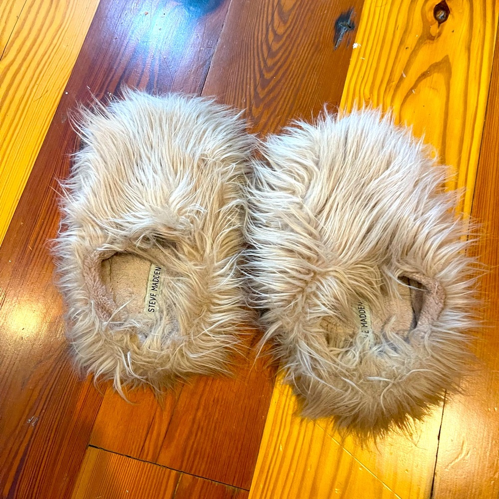 Pink Steve Madden furry slippers size 8-10